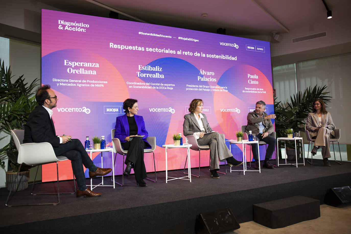 Fotos: &#039;Respuestas sectoriales al reto de la sostenibilidad&#039;, foro organizado por el Grupo Vocento y patrocinado por el Consejo Regulador de la Denominación de Origen Calificada (DOCa) Rioja