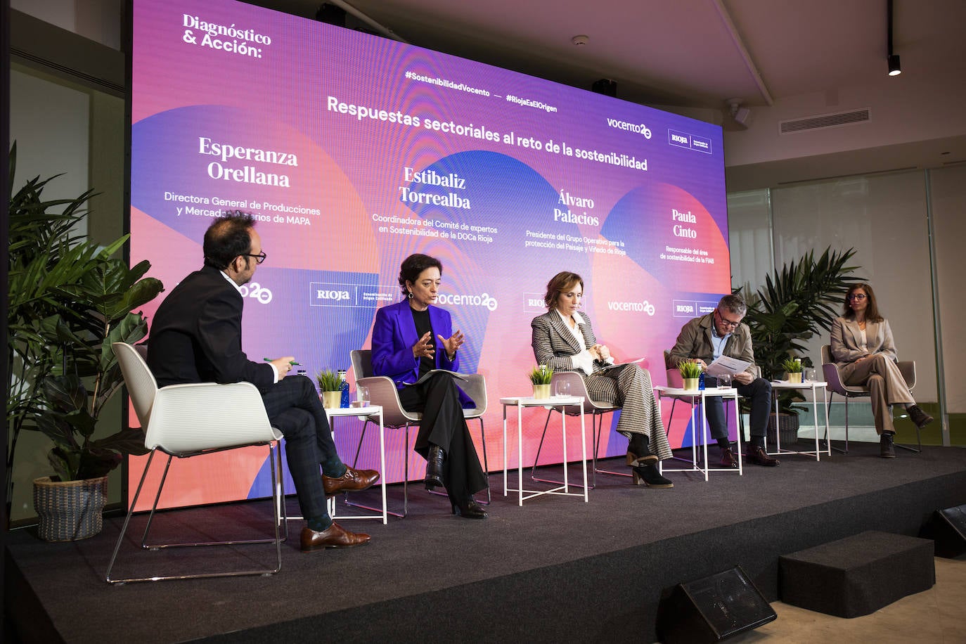 Fotos: &#039;Respuestas sectoriales al reto de la sostenibilidad&#039;, foro organizado por el Grupo Vocento y patrocinado por el Consejo Regulador de la Denominación de Origen Calificada (DOCa) Rioja