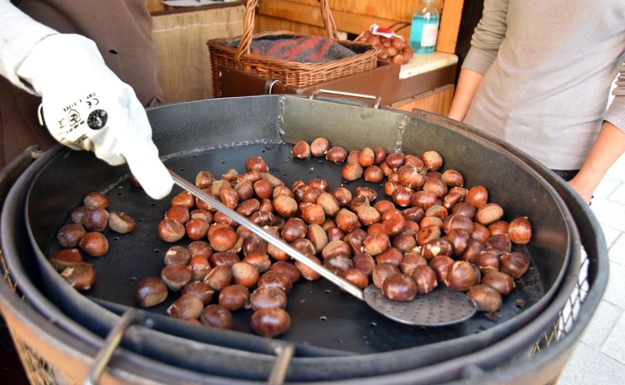 La principal forma de consumo de las castañas es asadas. 