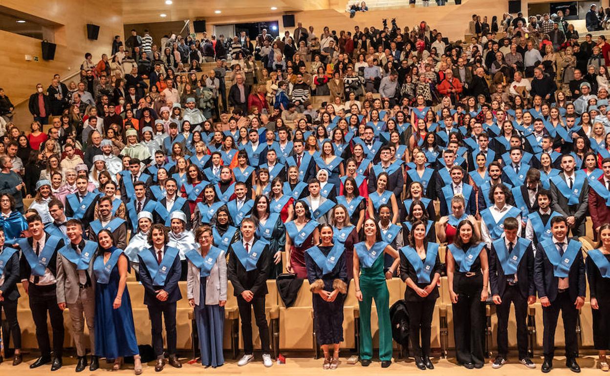 Graduación de los alumnos de la Facultad de Letras y de la Educación. 