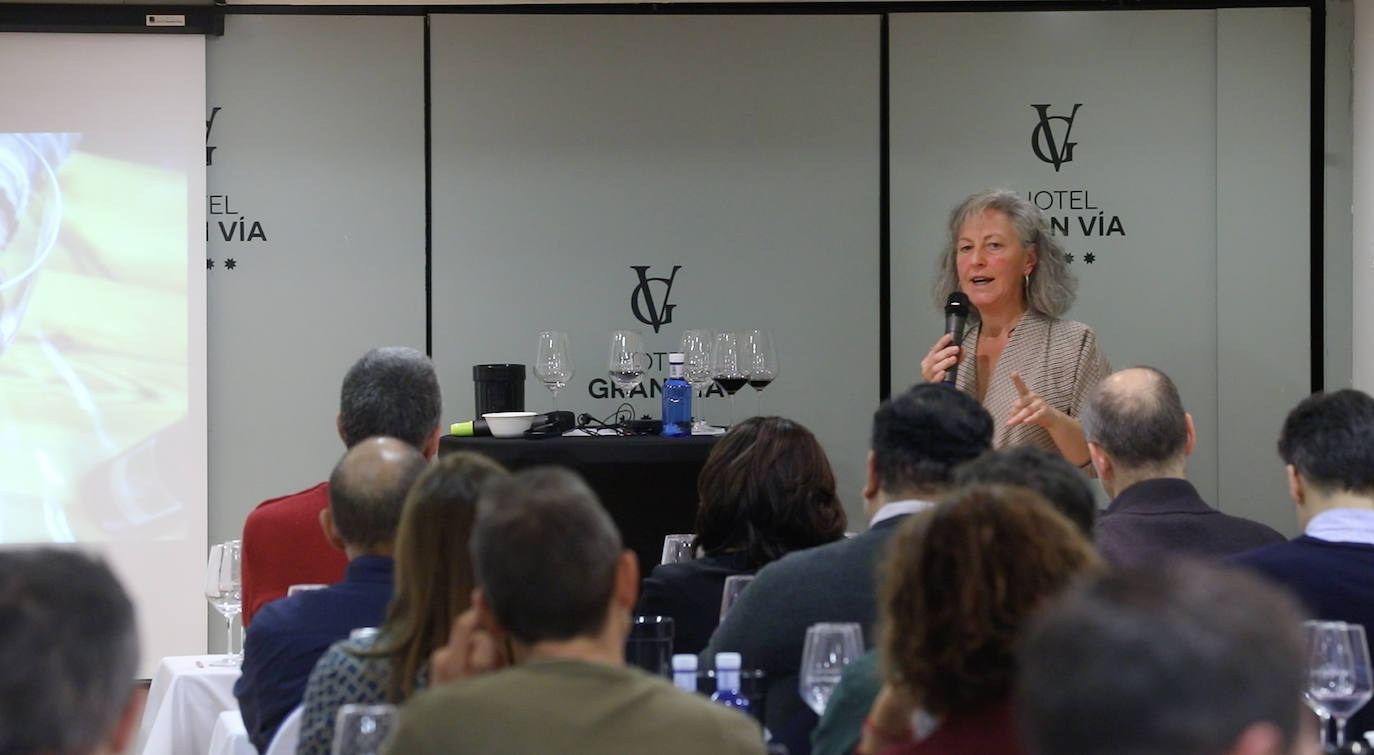 Fotos: Pilar Fernández Eguíluz (Peña la Rosa, Ábalos) protagonizó el club de catas