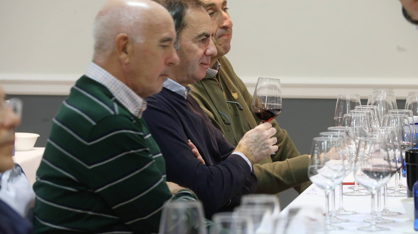 Fotos: Pilar Fernández Eguíluz (Peña la Rosa, Ábalos) protagonizó el club de catas