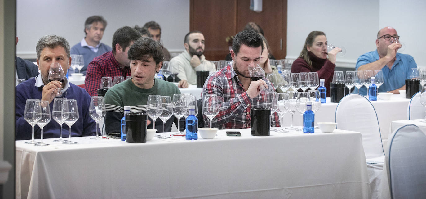 Fotos: Pilar Fernández Eguíluz (Peña la Rosa, Ábalos) protagonizó el club de catas