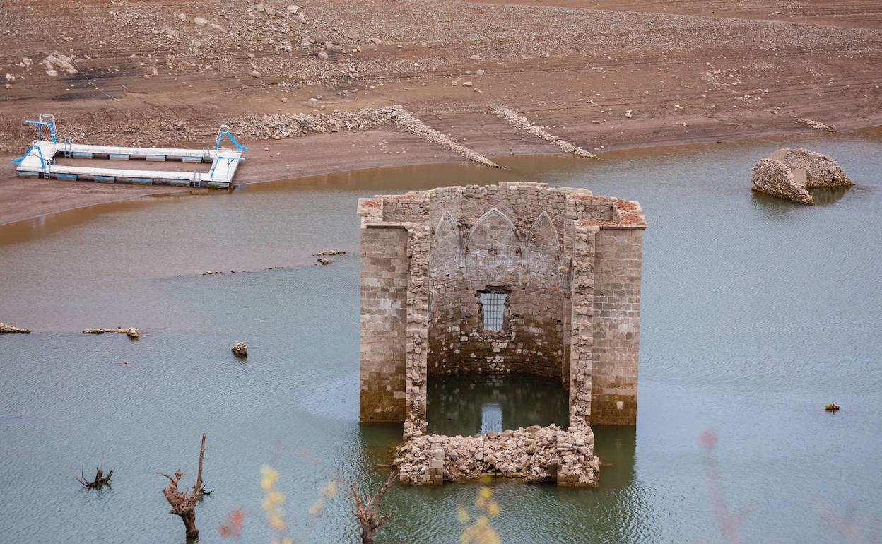 Otra imagen del pantano de cabecera del Najerilla, que se encuentra al 28% de su capacidad. 