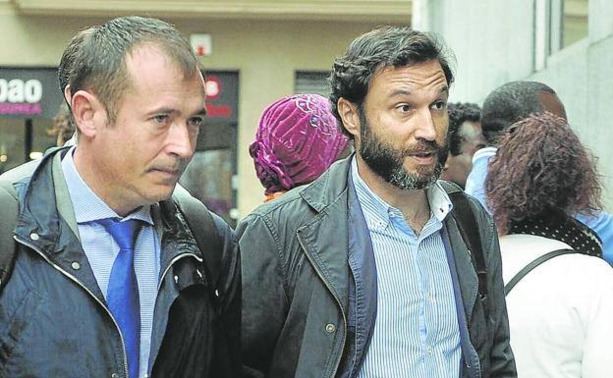 José María Martínez Sanz, a la derecha de la imagen con barba, en una de las sesiones del juicio en la Audiencia de Vizcaya