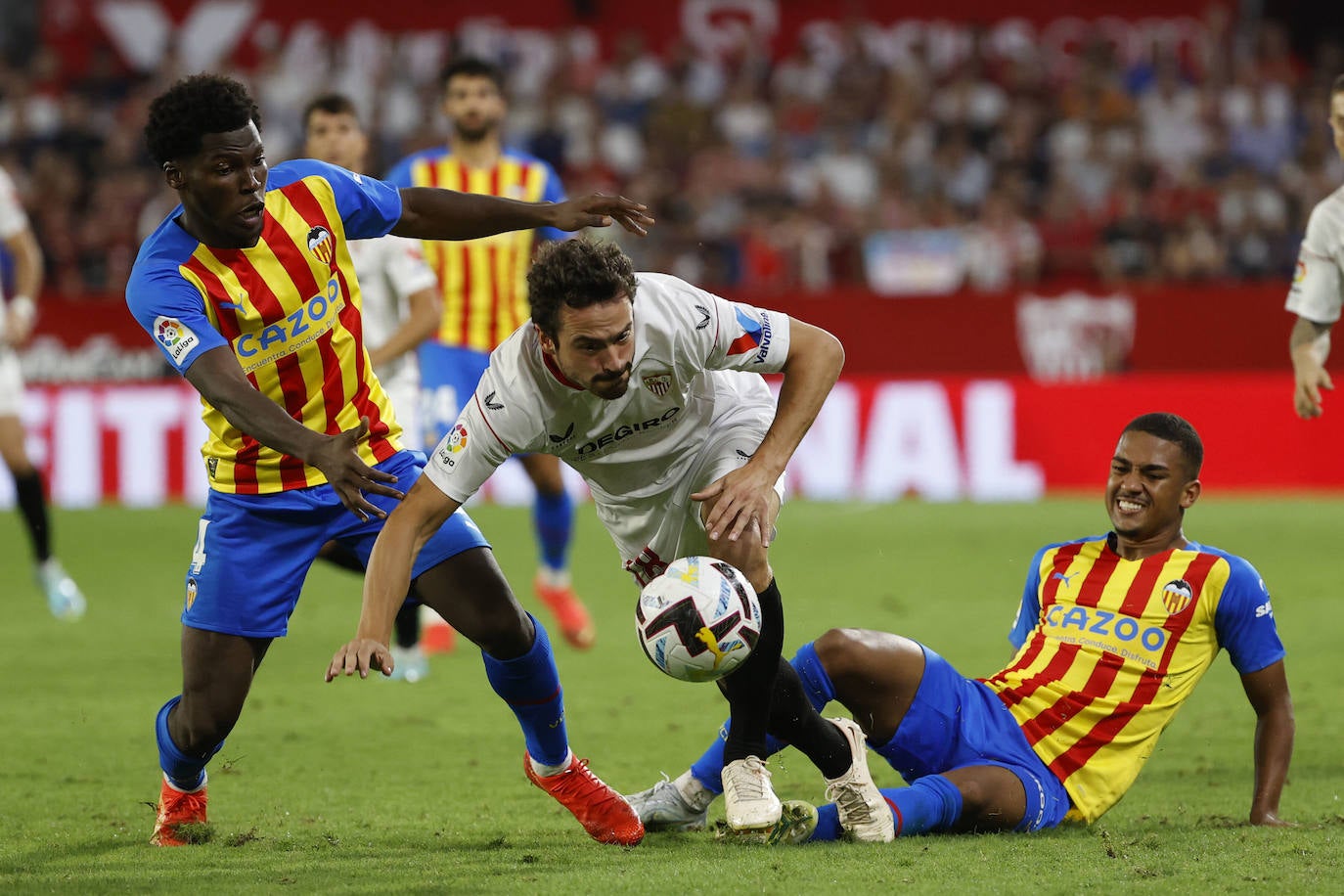 Delaney, en un partido del Sevilla contra el Valencia. 