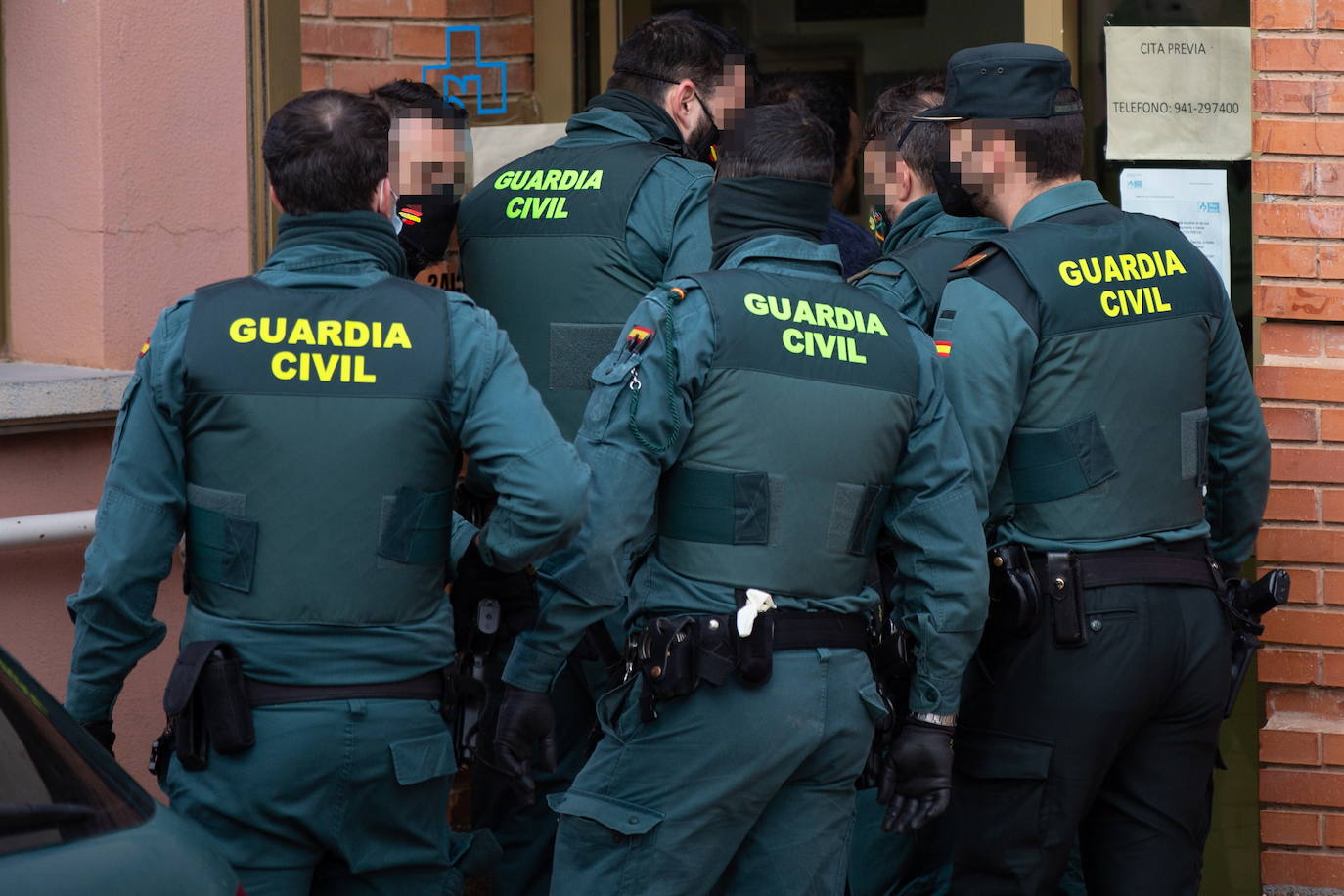 Agentes de la Guardia Civil durante un operativo. 