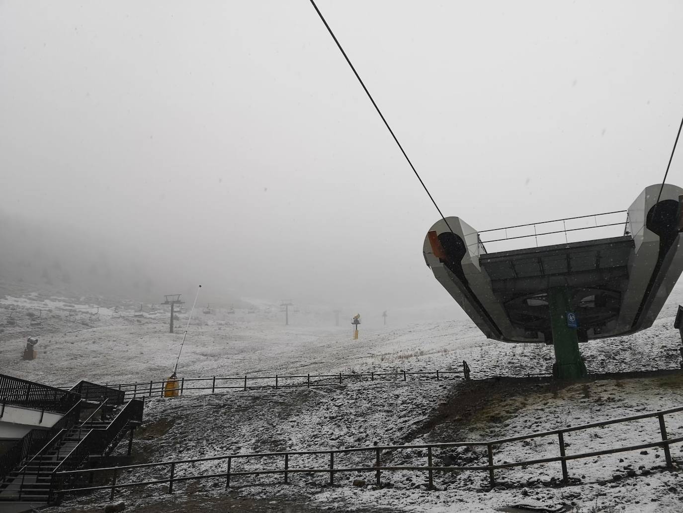 Primeras nevadas caídas este viernes en Valdezcaray. 