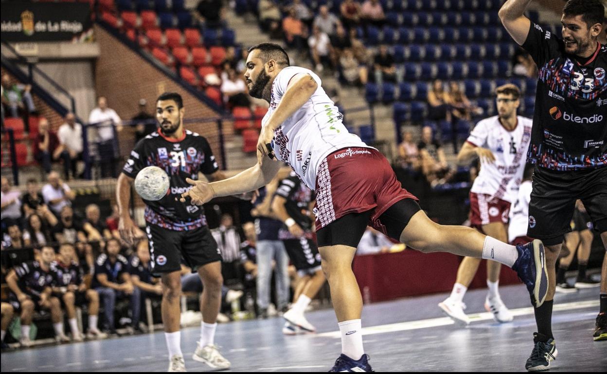 Javi García marca un gol al Blendio Sinfín, en la primera jornada de liga. 