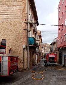 Imagen secundaria 2 - Un incendio calcina el ático de un edificio de viviendas de Cenicero