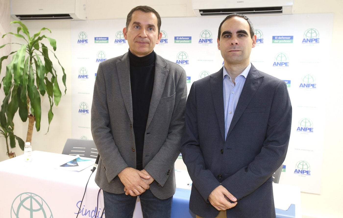 Navas y Toledo, en la sede de ANPE-Rioja, donde ofrecieron una rueda de prensa. 