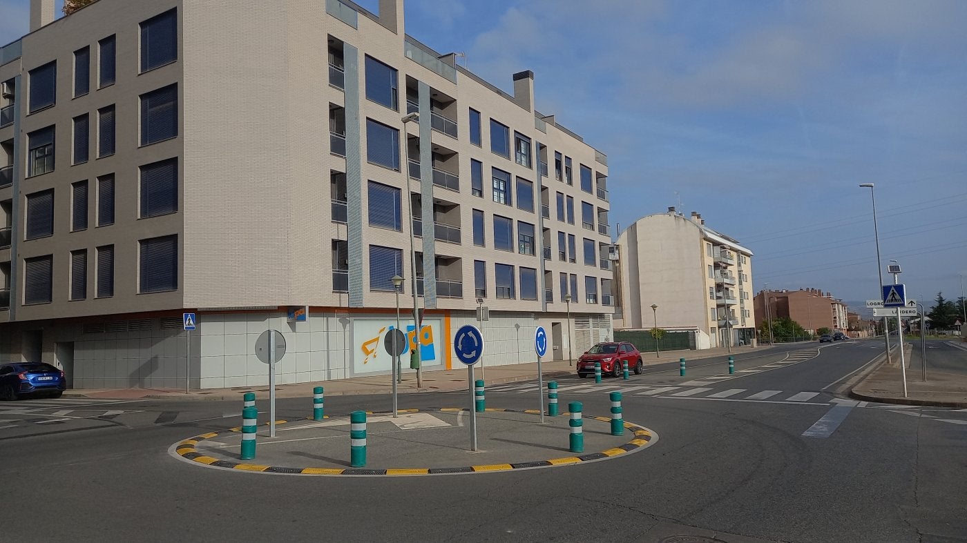 Glorieta en la intersección de avenida de Madrid y Nocedillo. 