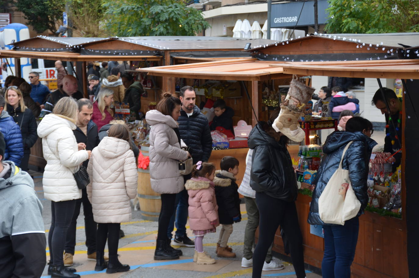 Fotos: Abierto el mercado navideño de Calahorra