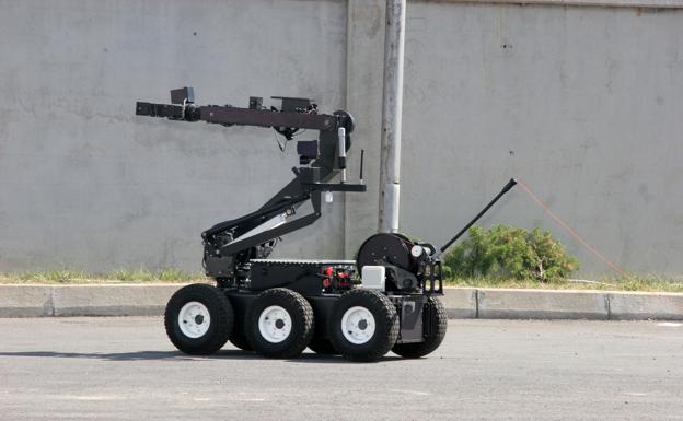 Un robot utilizado por la Policía para desactivar artefactos explosivos.