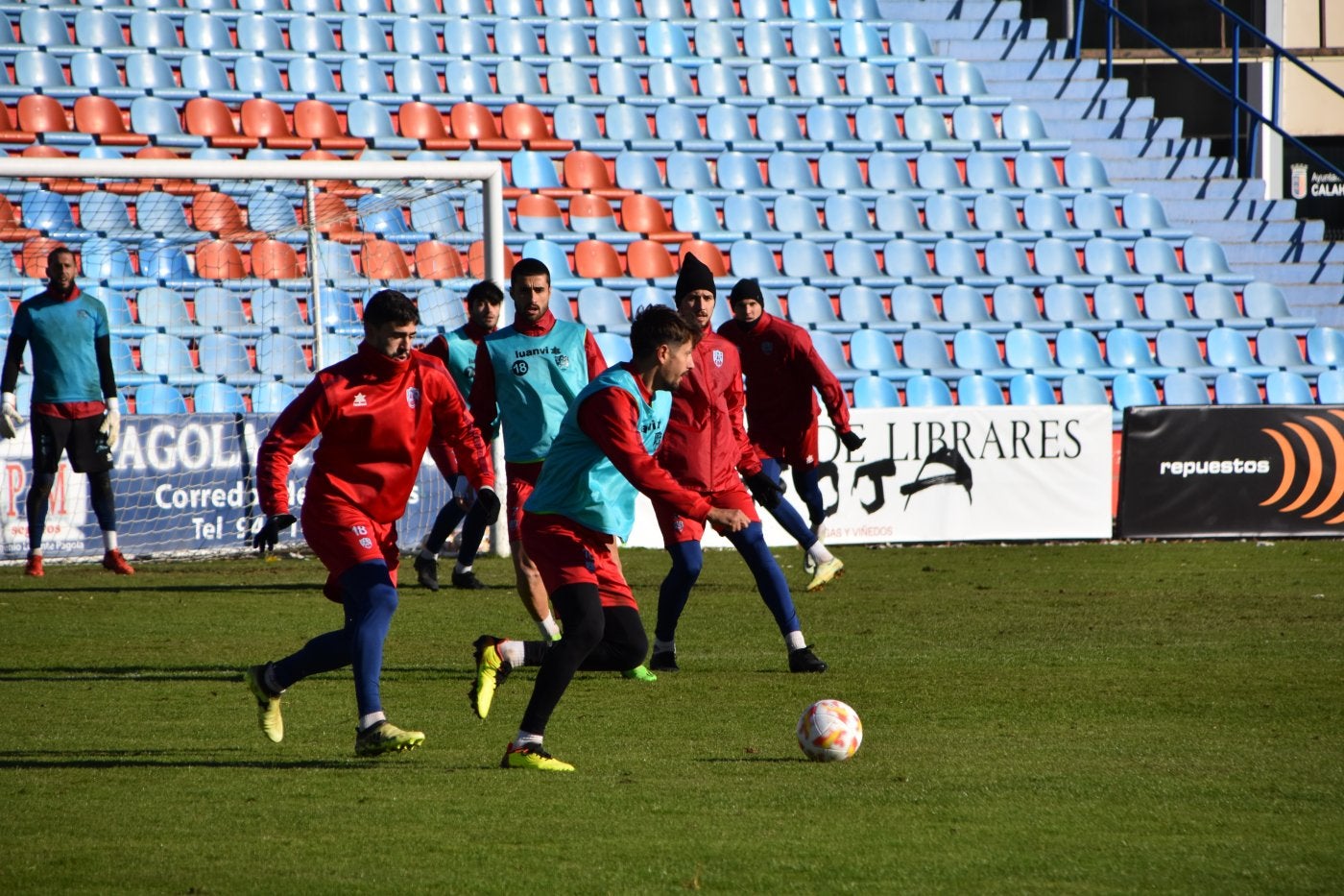 Entrenamiento del Calahorra, ayer en La Planilla. 