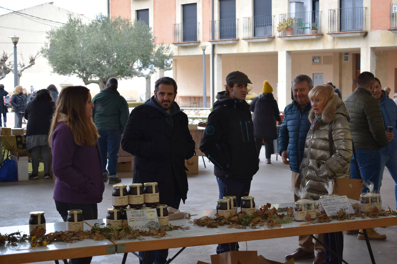 Fotos: Jornada de mercado y visitas al belén, en Sorzano