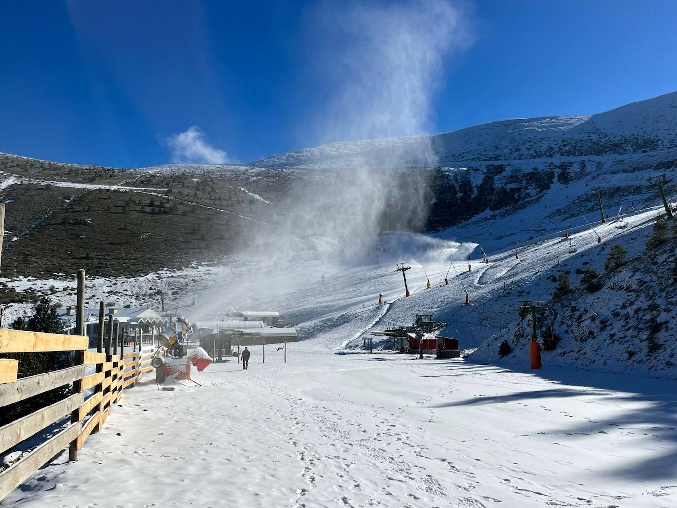 Fotos: Valdezcaray, a la espera de tener más nieve