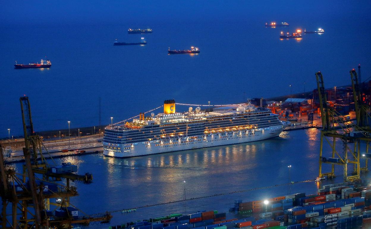 Crucero en el Puerto de Barcelona.