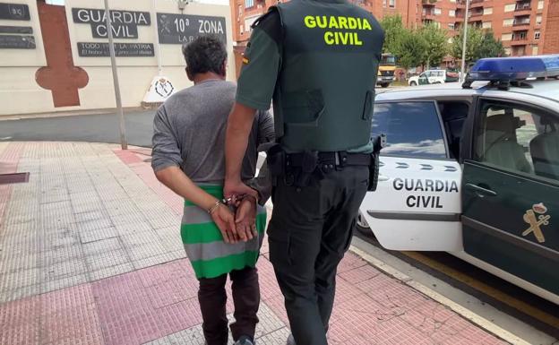 Imagen principal - Dos detenidos por el robo de 55.000 metros de cobre en la planta solar de Solaria en Fuenmayor