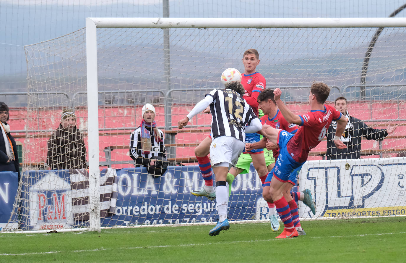Fotos: El Calahorra empata con el Castellón