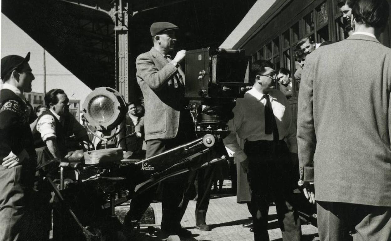 J. A. Bardem dirigiendo 'Calle Mayor' en 1956.