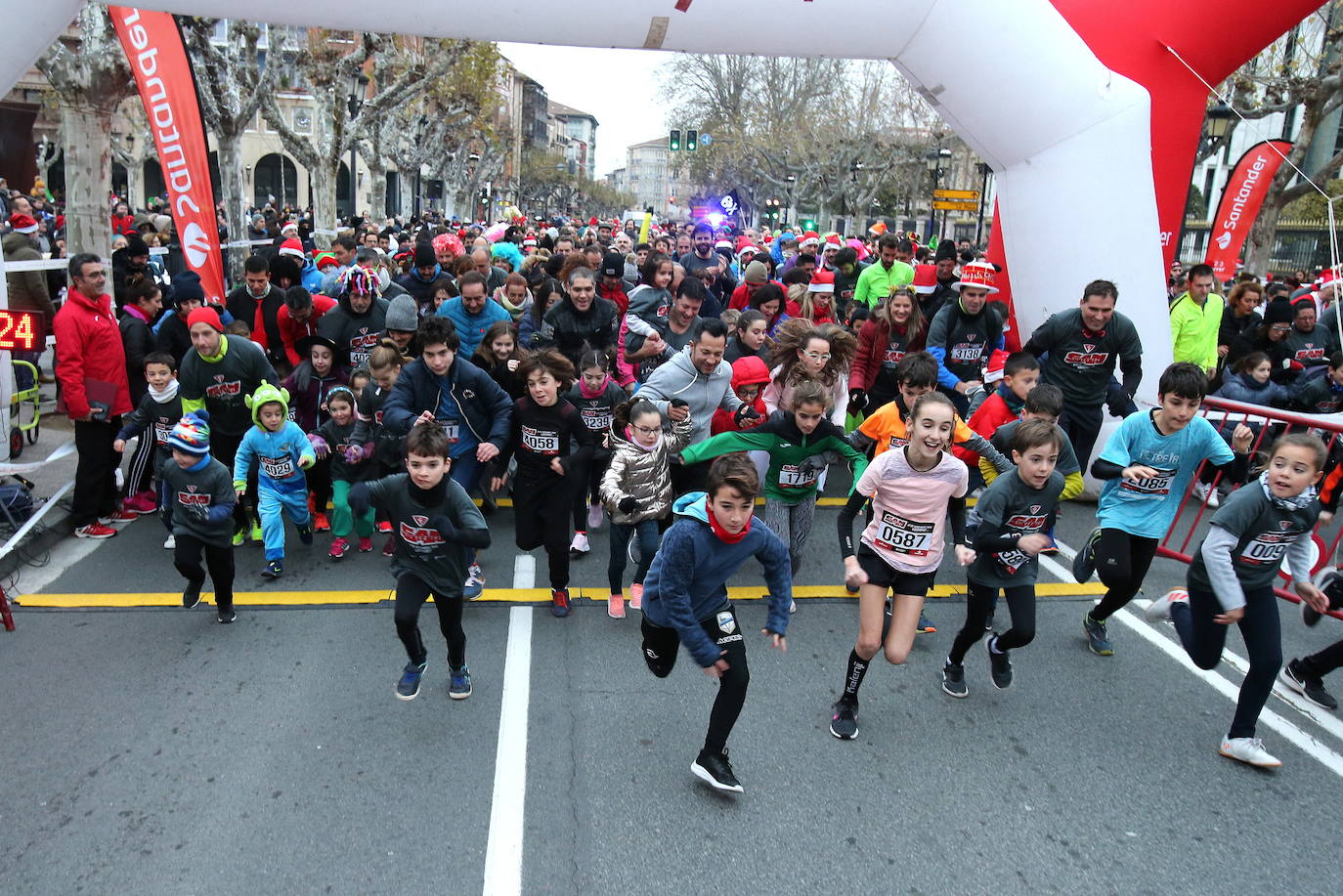 Imagen de la salida de una de las pruebas de una pasada edición de la San Silvestre logroñesa. 