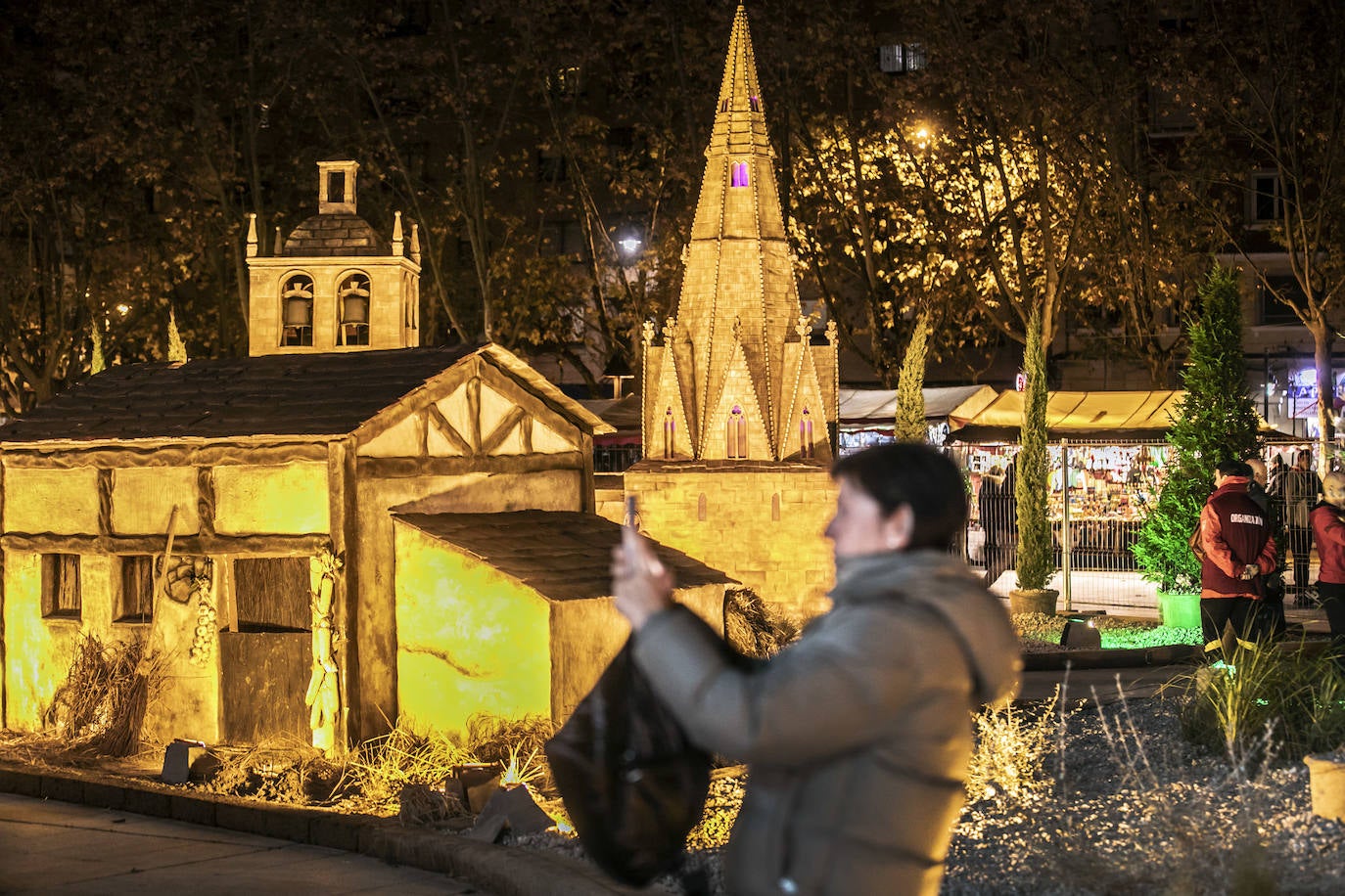 Fotos: Una visita nocturna al belén de Logroño