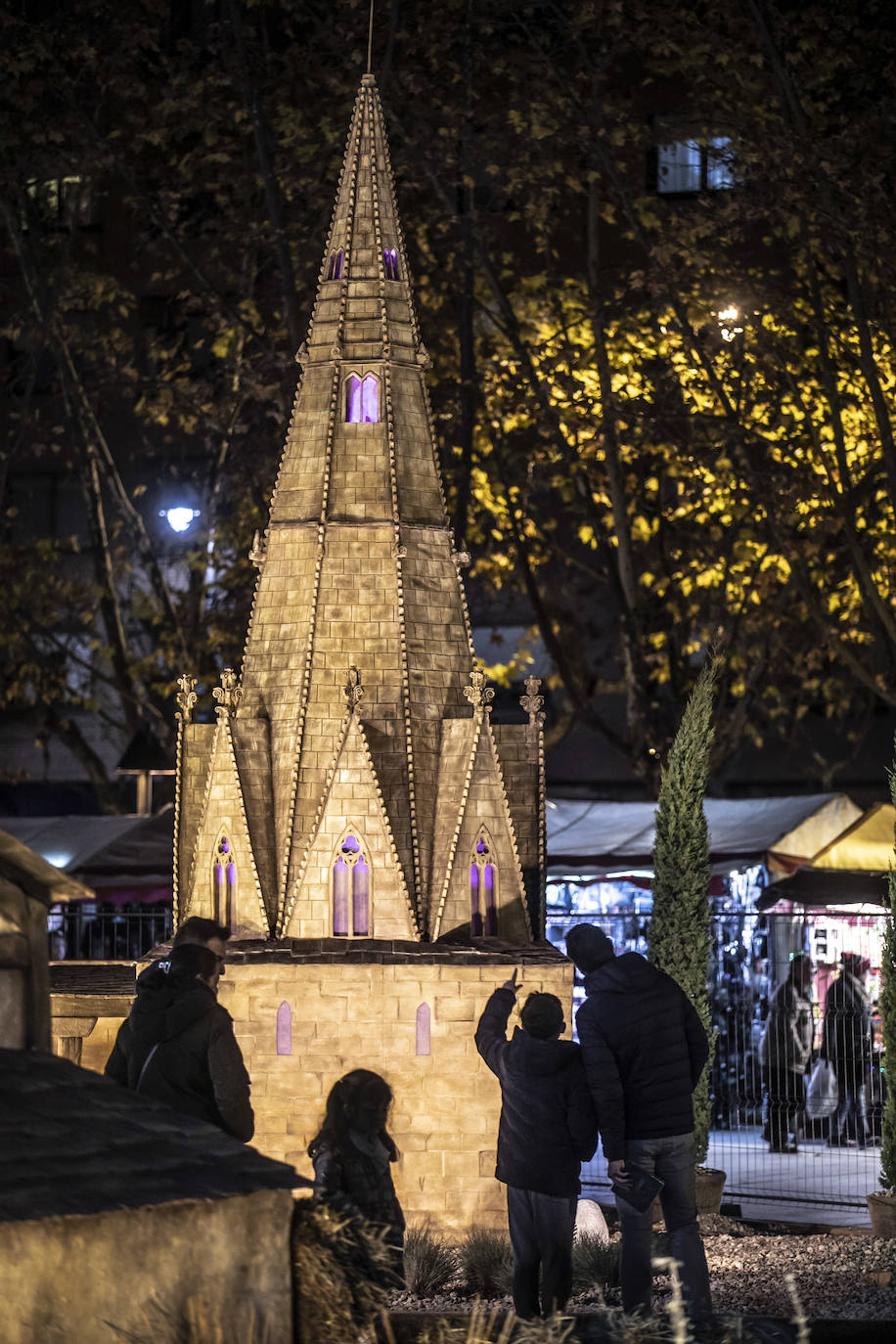 Fotos: Una visita nocturna al belén de Logroño