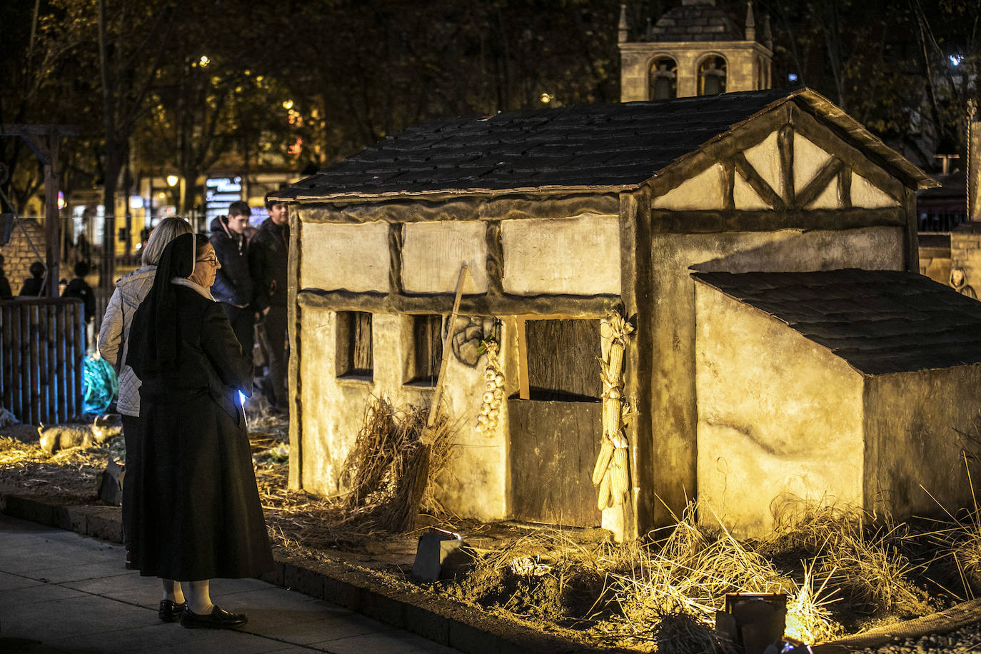 Fotos: Una visita nocturna al belén de Logroño