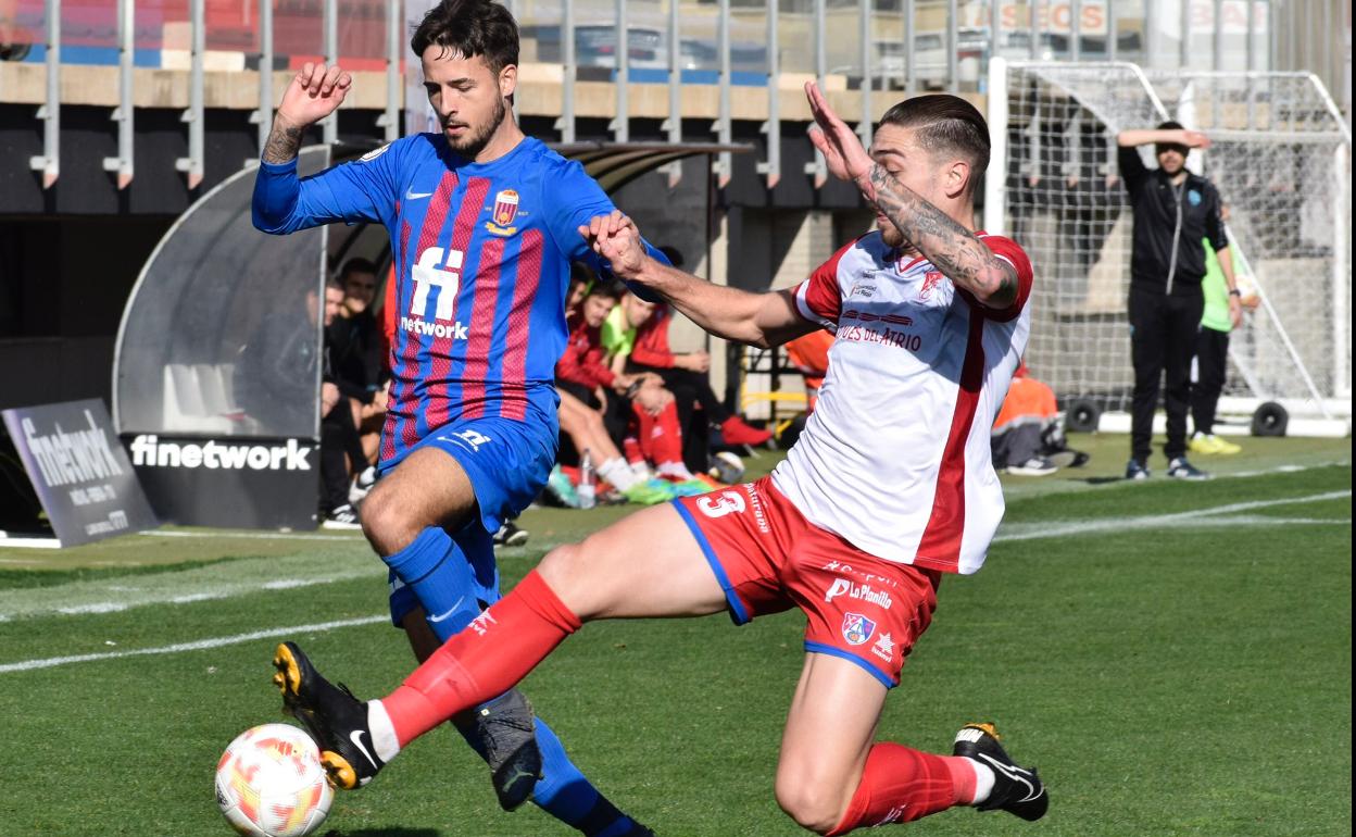 El Eldense hizo valer su superioridad en el Pepico Amat. 