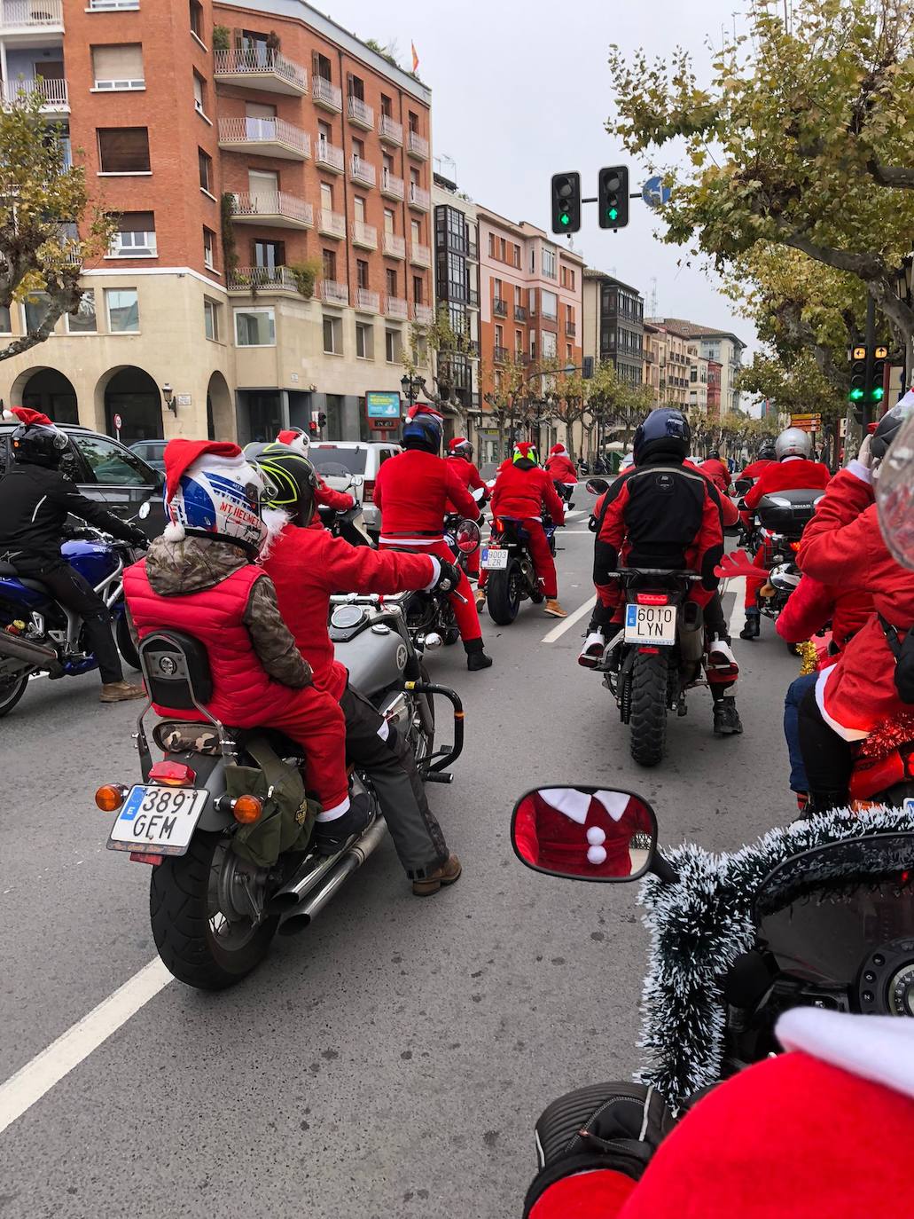Fotos: Imagen de la Papanoelada organizada por la Asociación Motorista Correcaminos