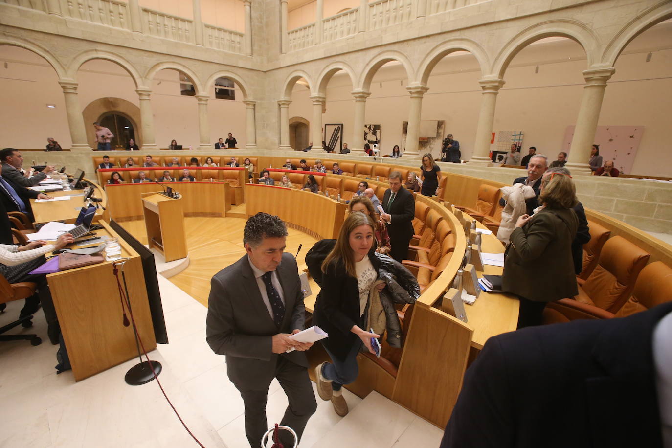 Fotos: El PP abandona el pleno y estudia un recurso de amparo ante el TC por la ley del Parque Natural del Alto Najerilla