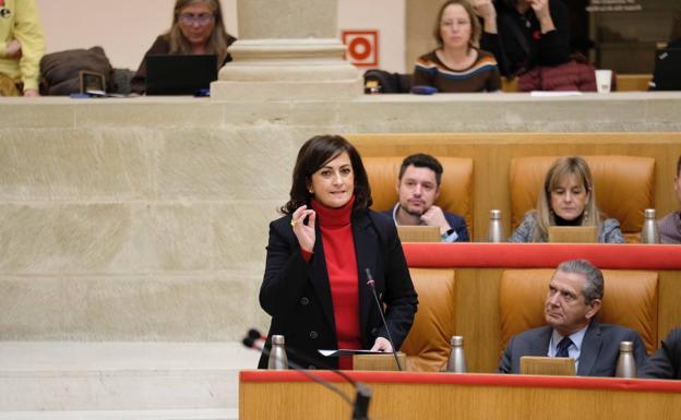 Concha Andreu, en una de sus intervenciones en el Parlamento este lunes. 