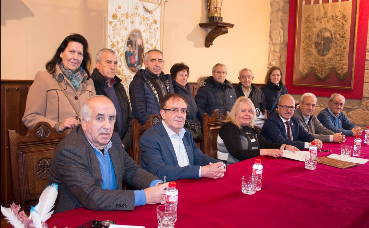 Representantes de la cofradía, de la CFF y otras entidades jacobeas. 