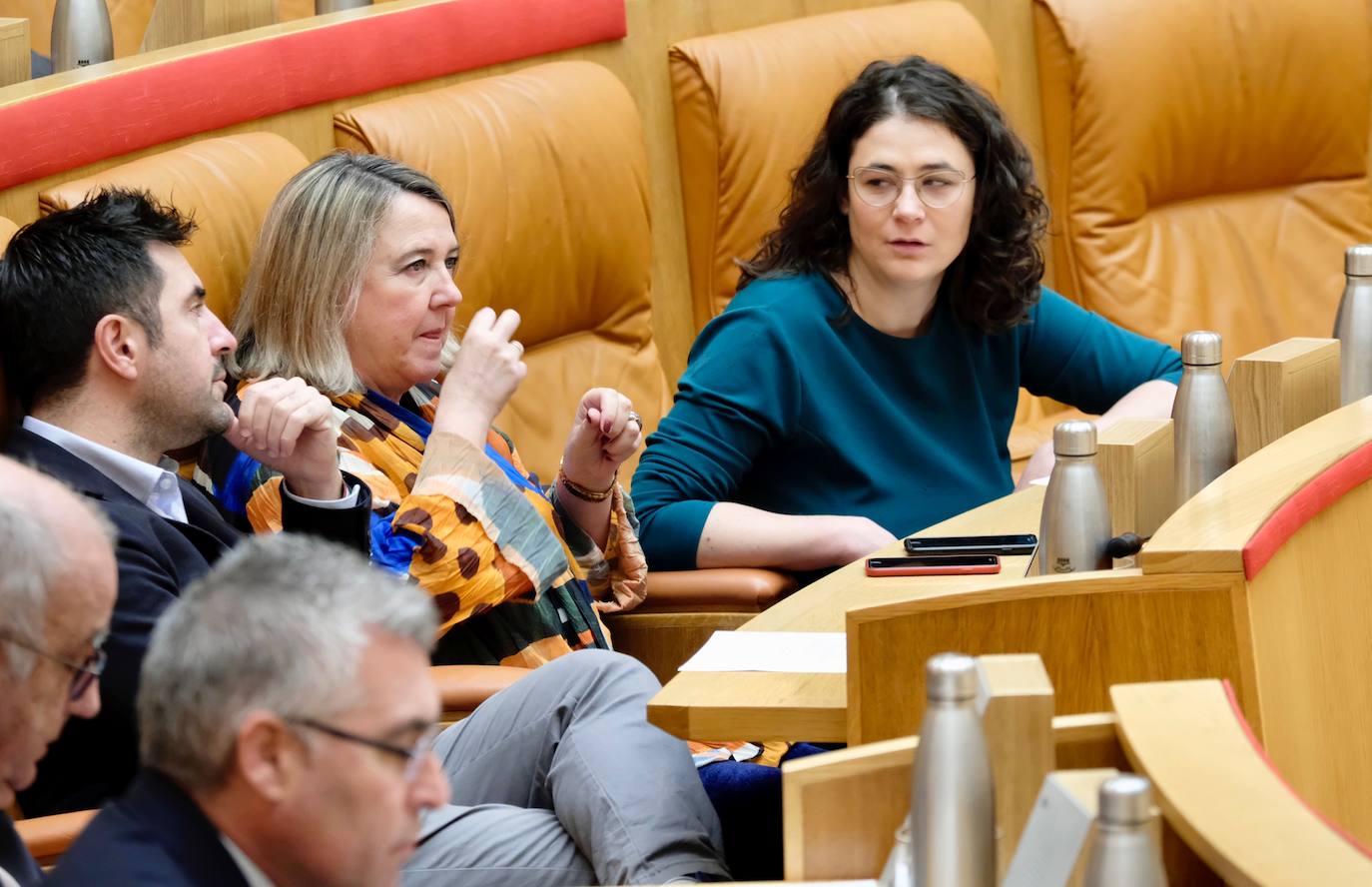 Dorado, Hita y Romero, en el Parlamento.