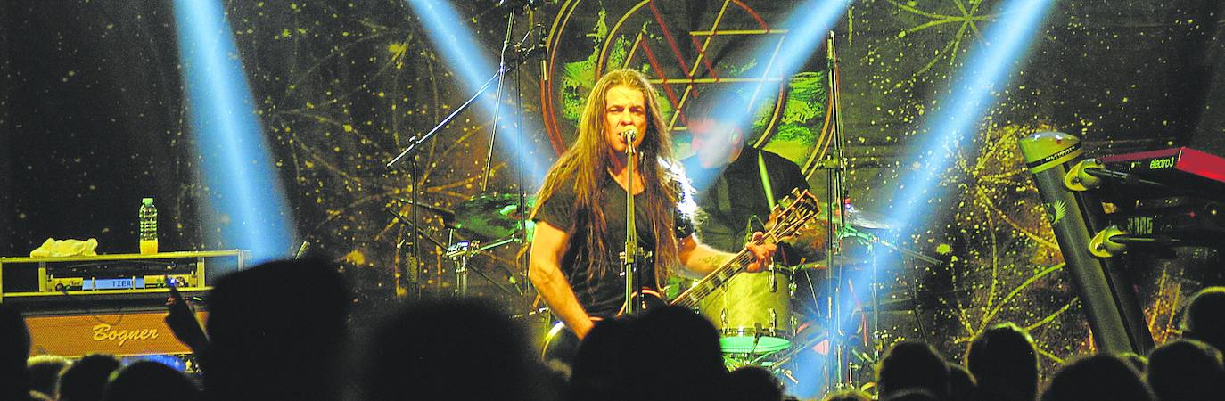 Ángel San Juan, durante un concierto en 2019 en Aldeanueva, el último de la banda en su tierra.