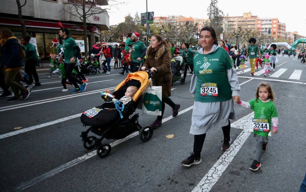 Fotos: Disfraces y buen humor para la mini San Silvestre en Logroño