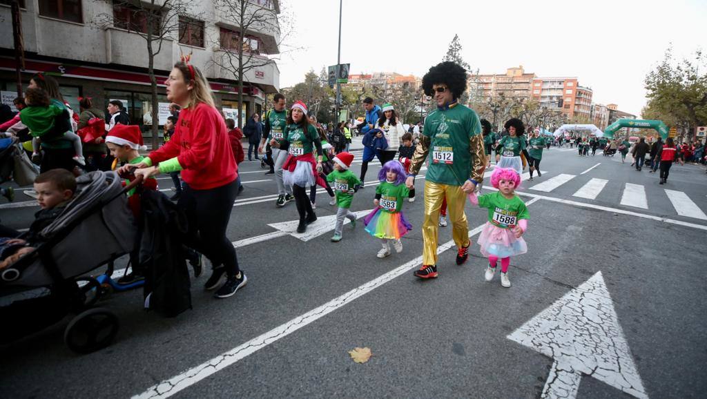 Fotos: Disfraces y buen humor para la mini San Silvestre en Logroño