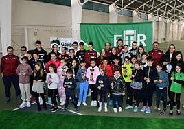 Foto de familia de los ganadores de la competición en cada cuadro.