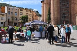 Najerinos, peregrinos y visitantes de otras localidades disfrutaron de la degustación de migas.