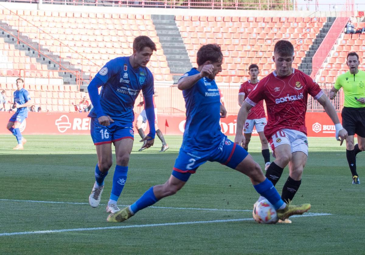 Ángel López contra la progresión de Aarón Rey.