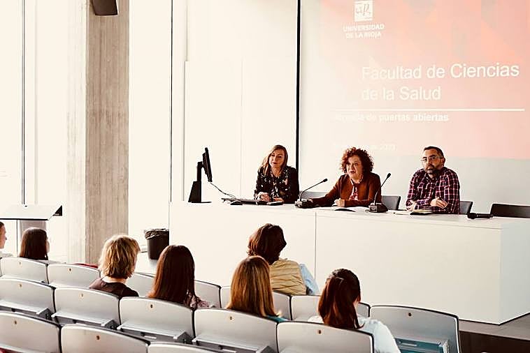 Imagen de una de las primeras charlas de la Semana de Puertas Abiertas.