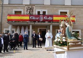 El cohete abre hoy cuatro días de fiestas de La Anunciación en El Villar de Arnedo