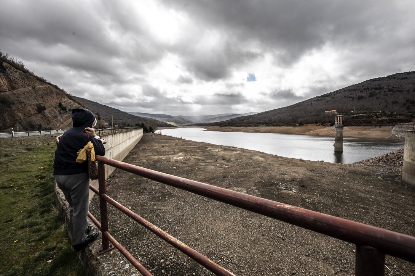 Imagen de ayer del embalse de Pajares, que se encuentra al 38% de su capacidad.