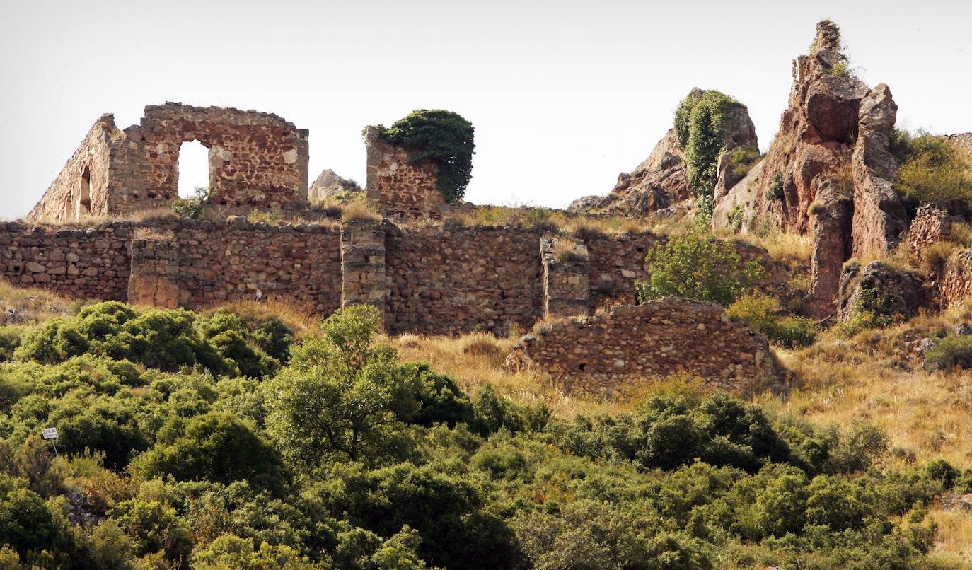 Ruinas del Monasterio de San Prudencio en el Monte Laturce