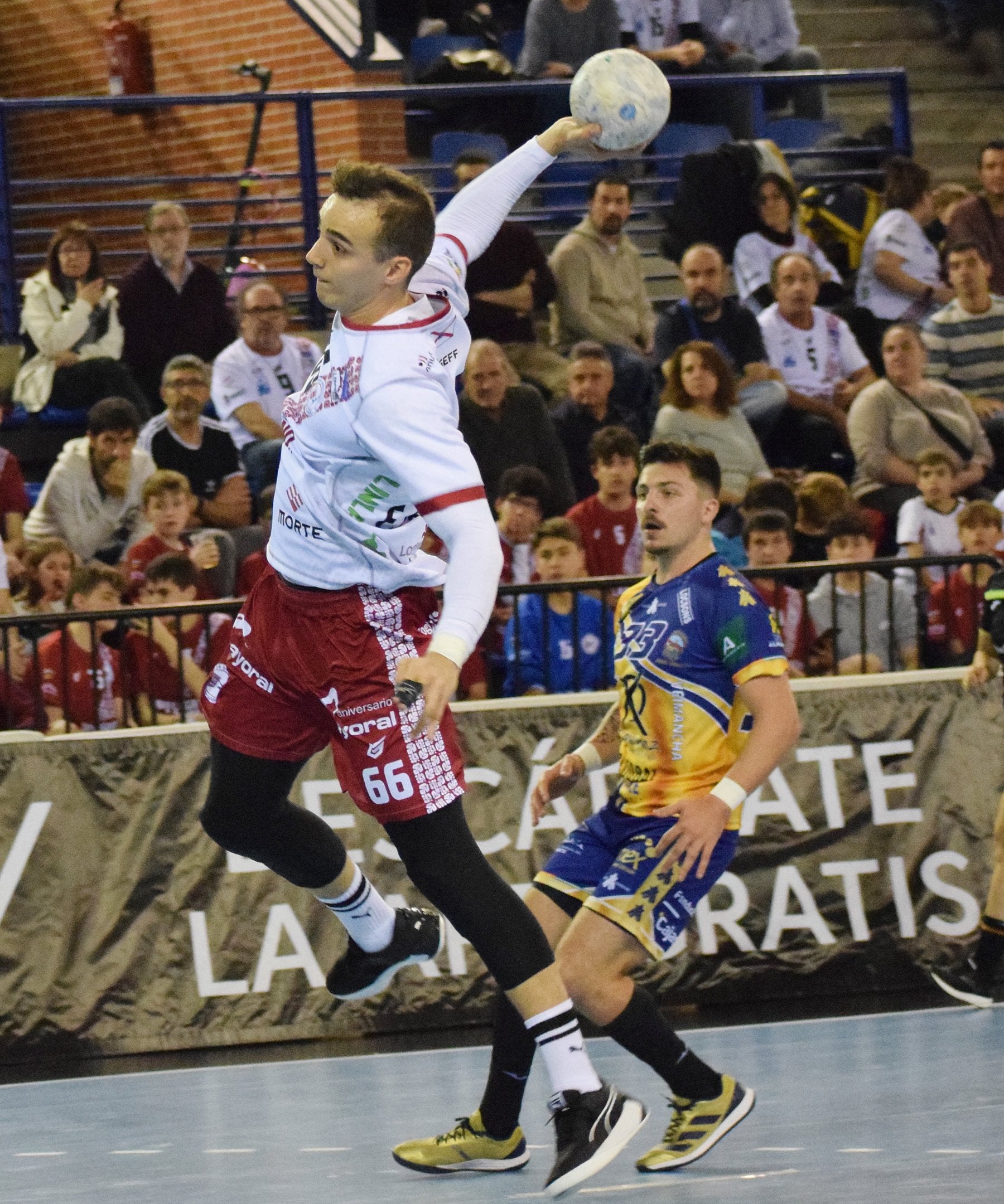 Cadarso prepara el lanzamiento.