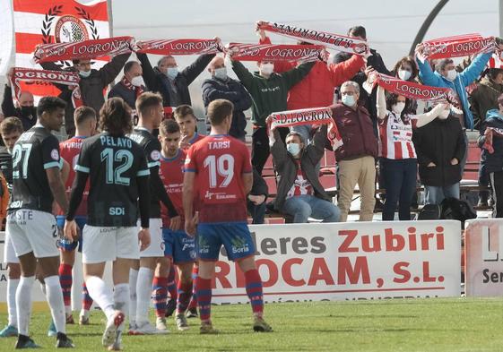 Aficionados de la SD Logroñés en el derbi de la pasada temporada en La Planilla.