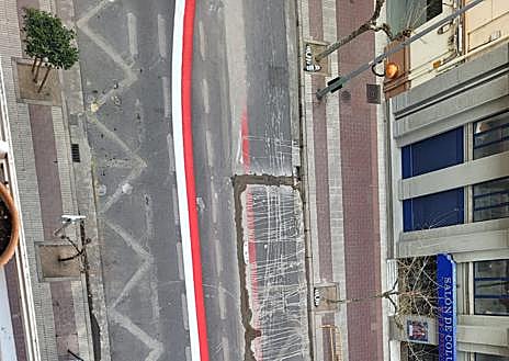 Imagen secundaria 1 - El cambio de la carga y descarga del Bretón modifica otra vez la calzada en avenida Portugal