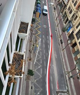 Imagen secundaria 2 - El cambio de la carga y descarga del Bretón modifica otra vez la calzada en avenida Portugal