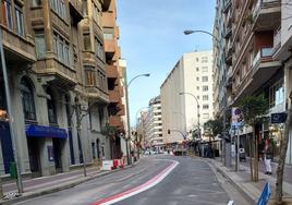 El cambio de la zona de carga y descarga del Bretón modifica la calzada en avenida Portugal